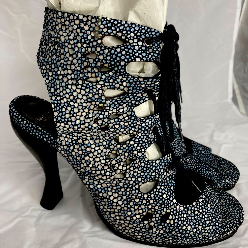 FLUEVOG STINGRAY STAMPED HEELS